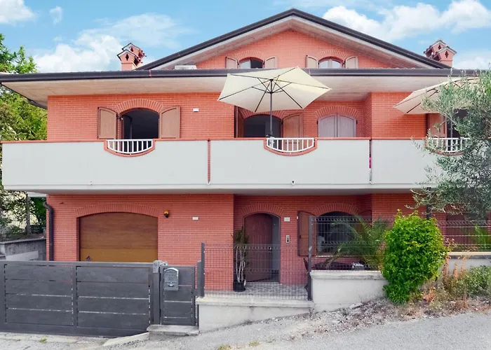 2 Bedroom Awesome In Apartmán Gubbio