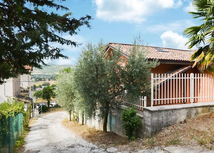 2 Bedroom Awesome In Apartmán Gubbio